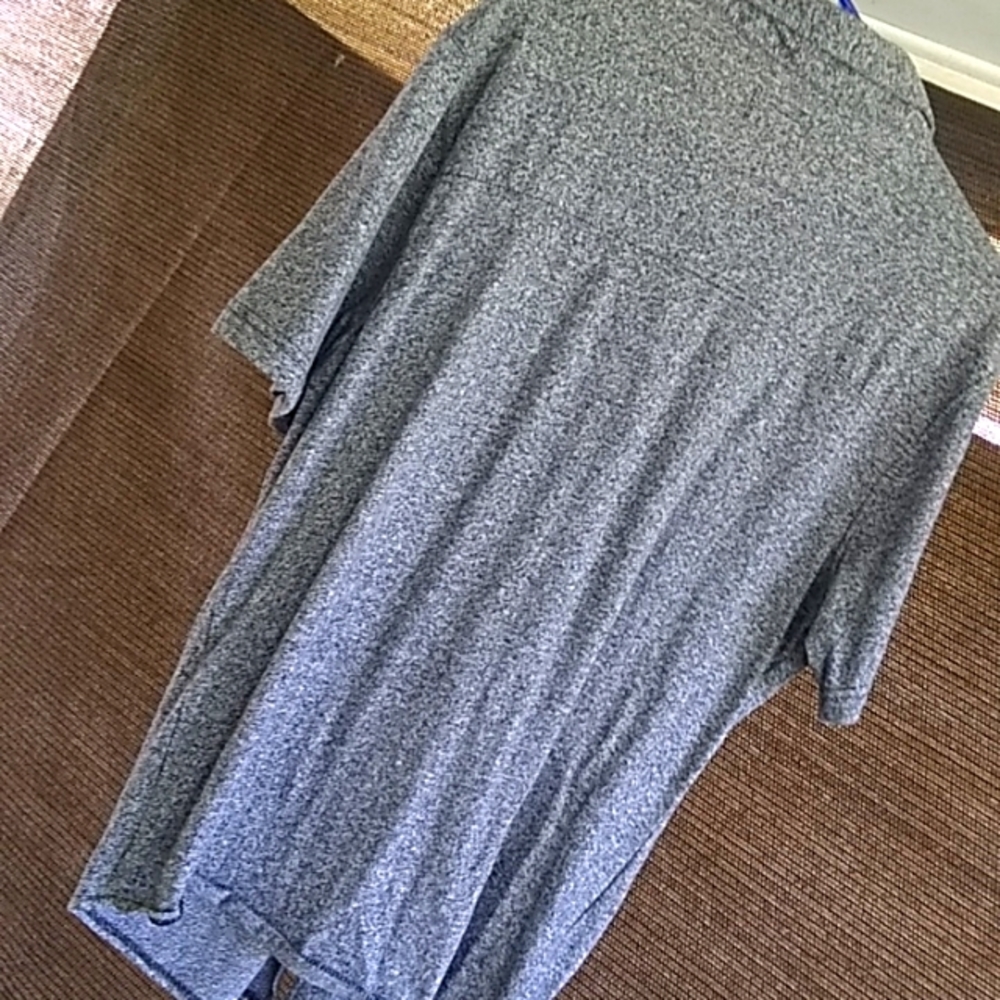 Cool contemporary short sleeve button down. size L - Picture 5 of 5
